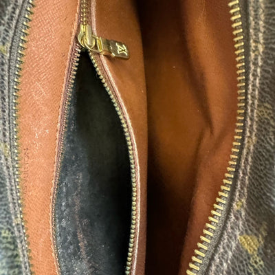 vintage Louis Vuitton slingbag