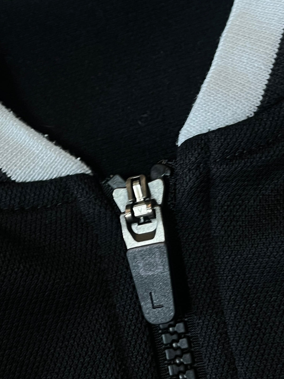 black Lacoste trackjacket {L}