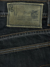 Cargar imagen en el visor de la galería, vintage Dolce &amp; Gabbana jeans {XL}
