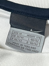 Lade das Bild in den Galerie-Viewer, vintage Nike jersey {M}
