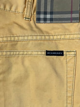 Carregar imagem no visualizador da galeria, vintage Burberry pants {L}

