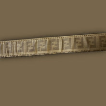 Cargar imagen en el visor de la galería, vintage Fendi belt
