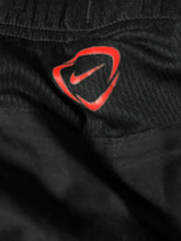 Cargar imagen en el visor de la galería, vintage Nike Manchester United trackpants {M}
