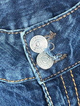 Charger l&#39;image dans la galerie, vintage True Religion shorts {L}
