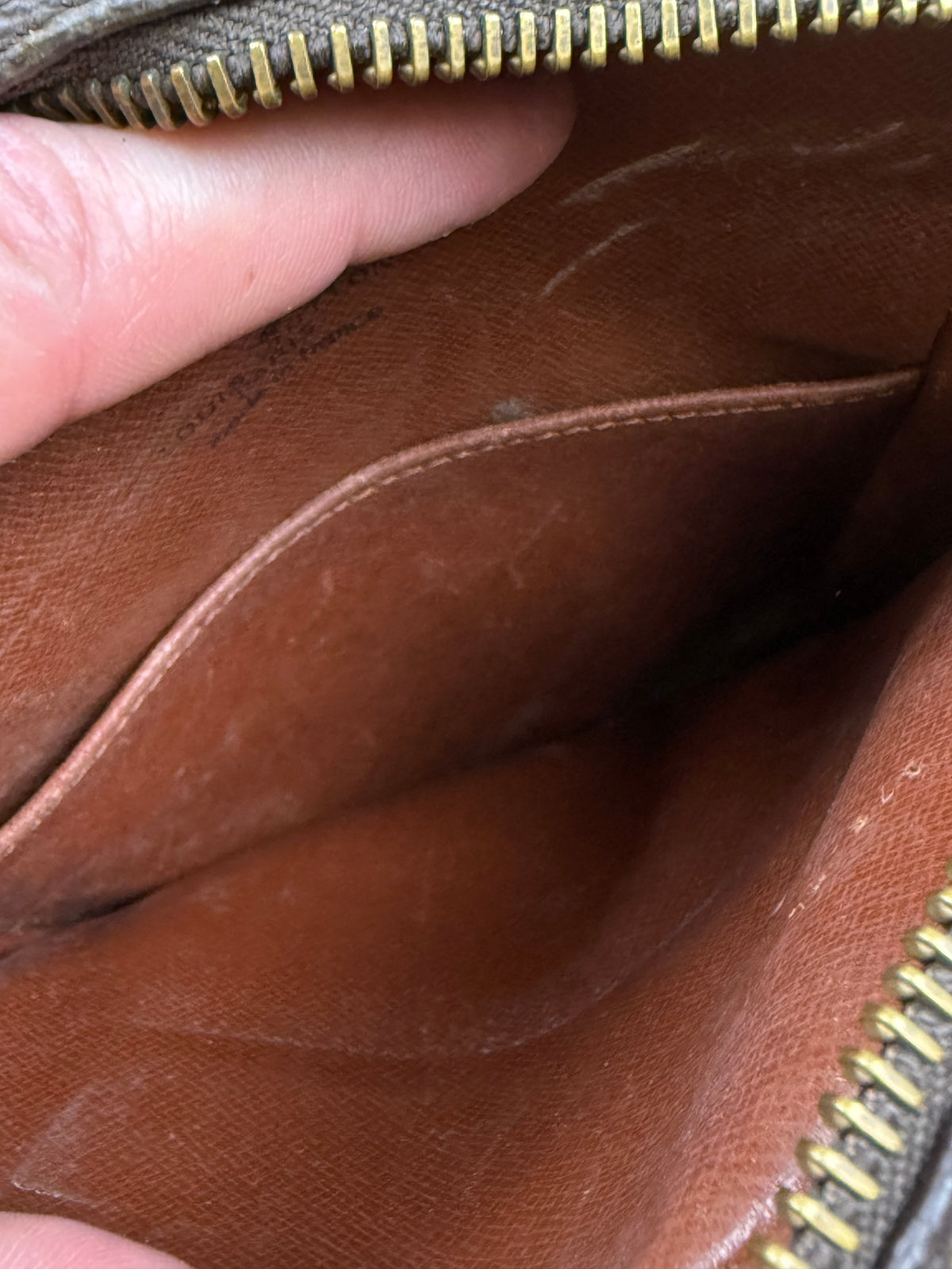 vintage Louis Vuitton slingbag