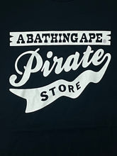 Lade das Bild in den Galerie-Viewer, vintage BAPE a bathing ape t-shirt pirate {S}
