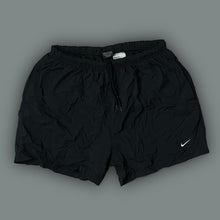 Cargar imagen en el visor de la galería, vintage Nike shorts {M}
