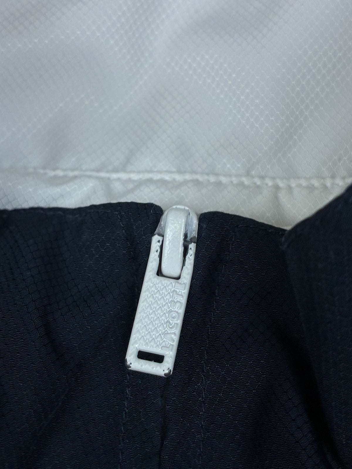 vintage Lacoste windbreaker {L}