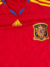 Carica l&#39;immagine nel visualizzatore di Gallery, vintage Adidas Spain 2010 home jersey {M-L}
