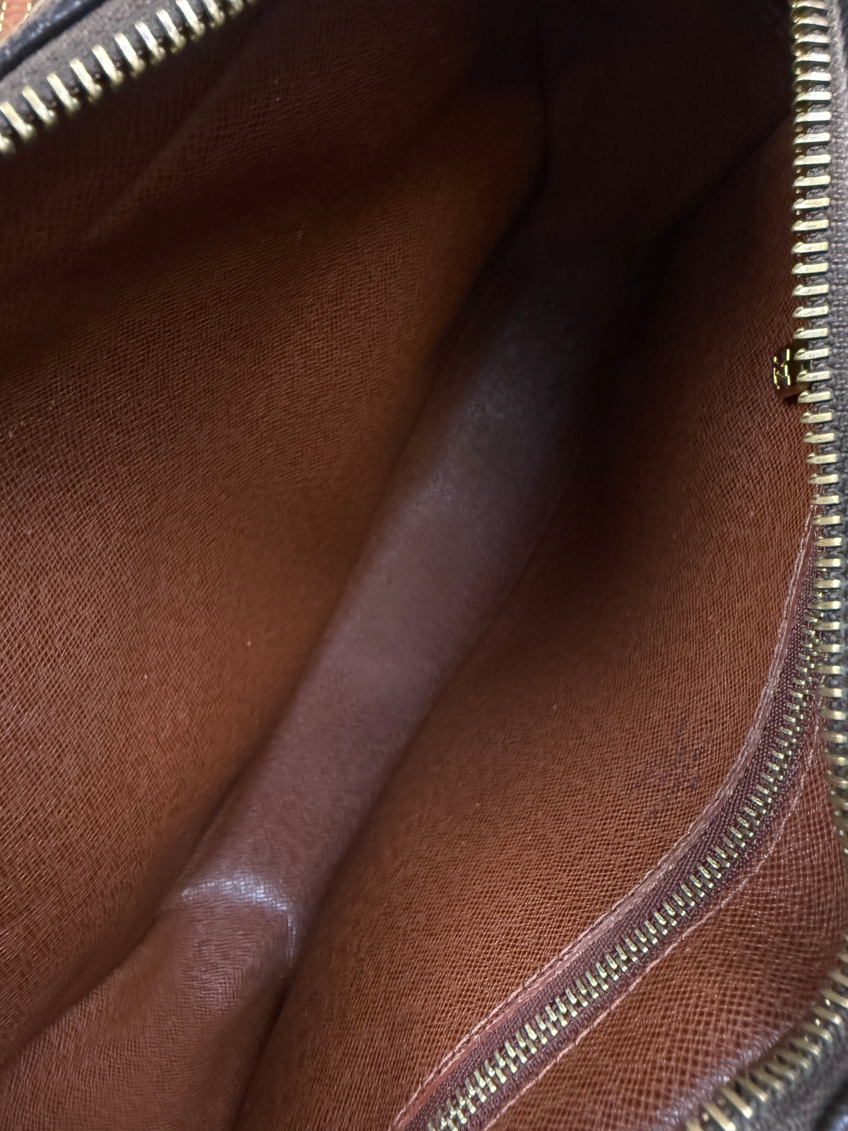 vintage Louis Vuitton slingbag