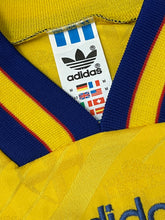Carica l&#39;immagine nel visualizzatore di Gallery, vintage Adidas Sweden 20 1994 home jersey {M}

