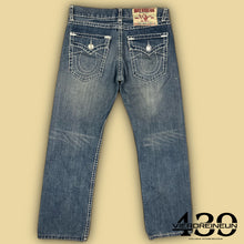 Carica l&#39;immagine nel visualizzatore di Gallery, vintage True Religion jeans {XL}
