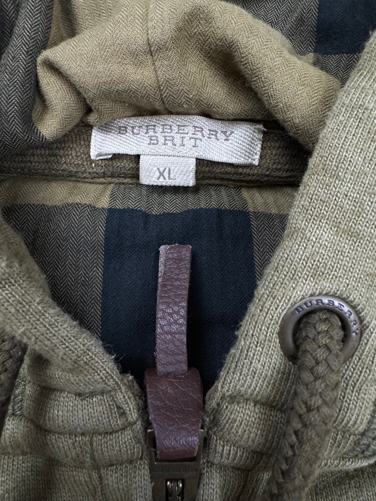 vintage Burberry sweatjacket {XL}