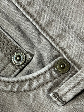 Cargar imagen en el visor de la galería, vintage Burberry jeans {M}

