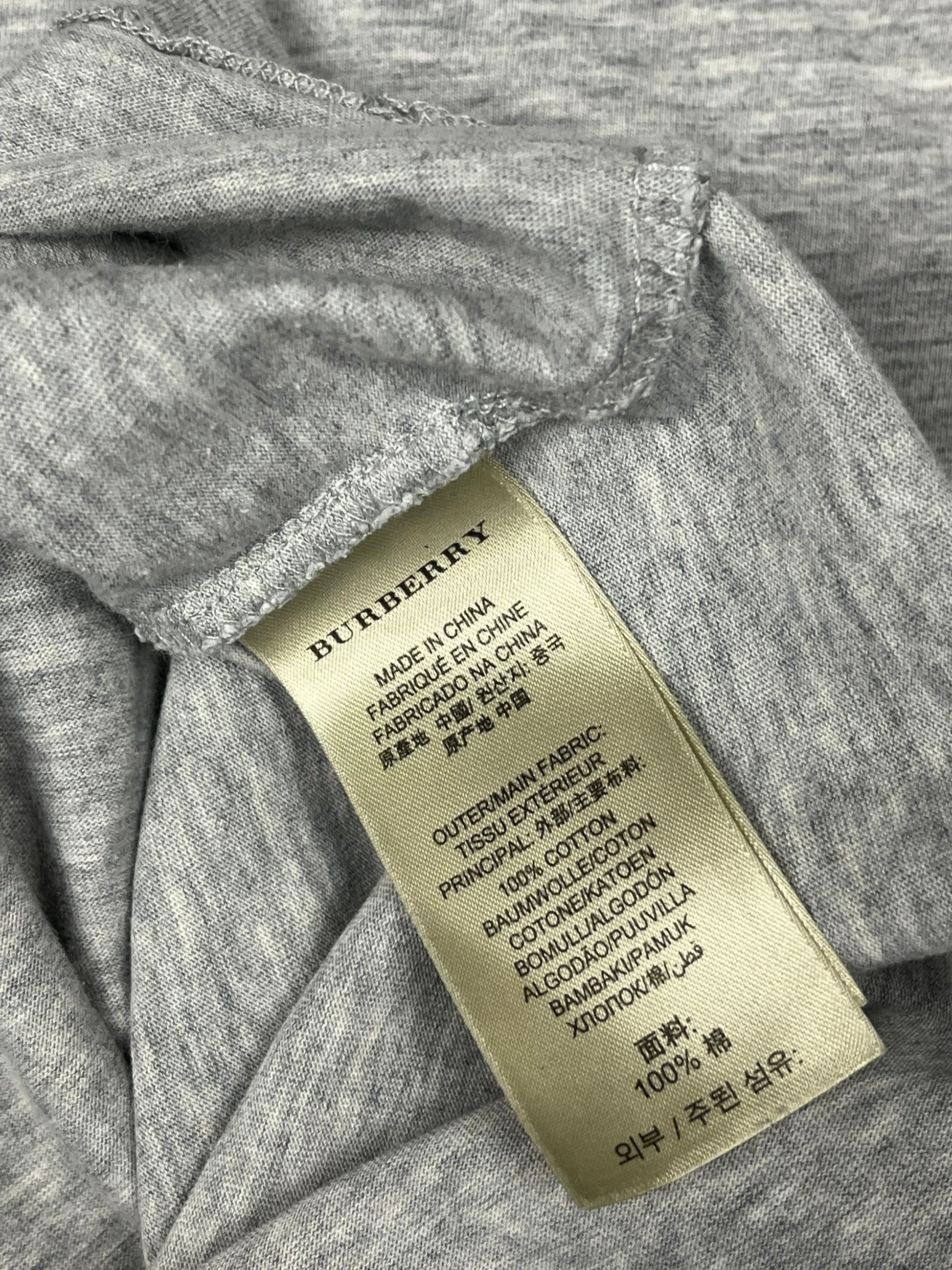 vintage Burberry t-shirt {M}