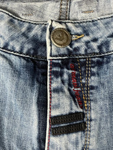 Carregar imagem no visualizador da galeria, vintage Emporio Armani jeans {XL}
