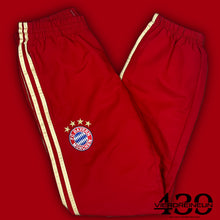 Carica l&#39;immagine nel visualizzatore di Gallery, vintage Adidas Fc Bayern Munich trackpants {XS}
