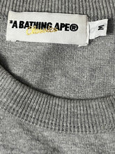 Carregar imagem no visualizador da galeria, vintage BAPE a bathing ape sweater {M}
