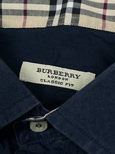 Carica l&#39;immagine nel visualizzatore di Gallery, vintage Burberry shirt {M}
