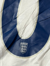 Cargar imagen en el visor de la galería, vintage Umbro England OWEN10 2006 home jersey {M}
