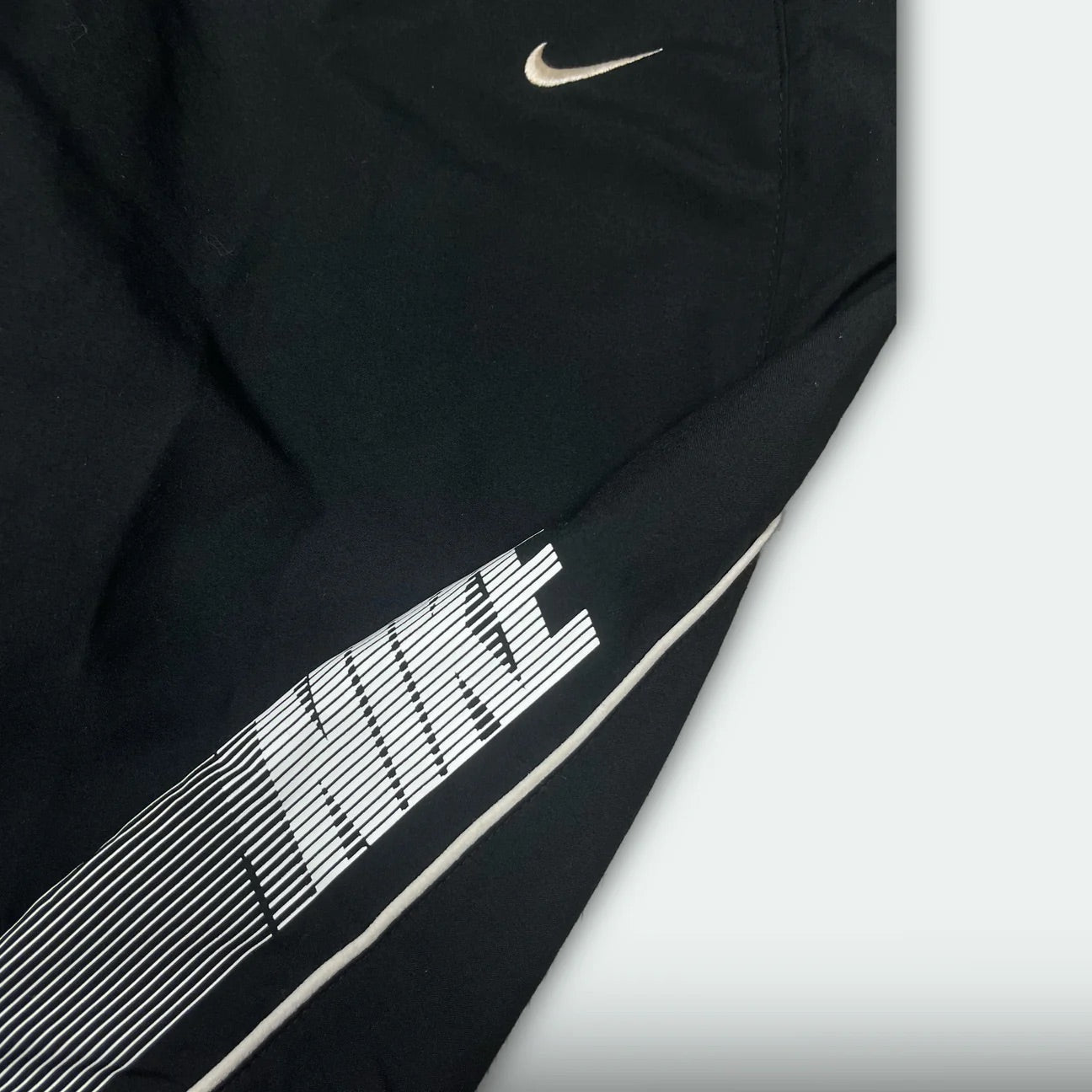 vintage Nike trackpants {M}