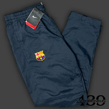 Carregar imagem no visualizador da galeria, vintage Nike Fc Barcelona trackpants DSWT {L}
