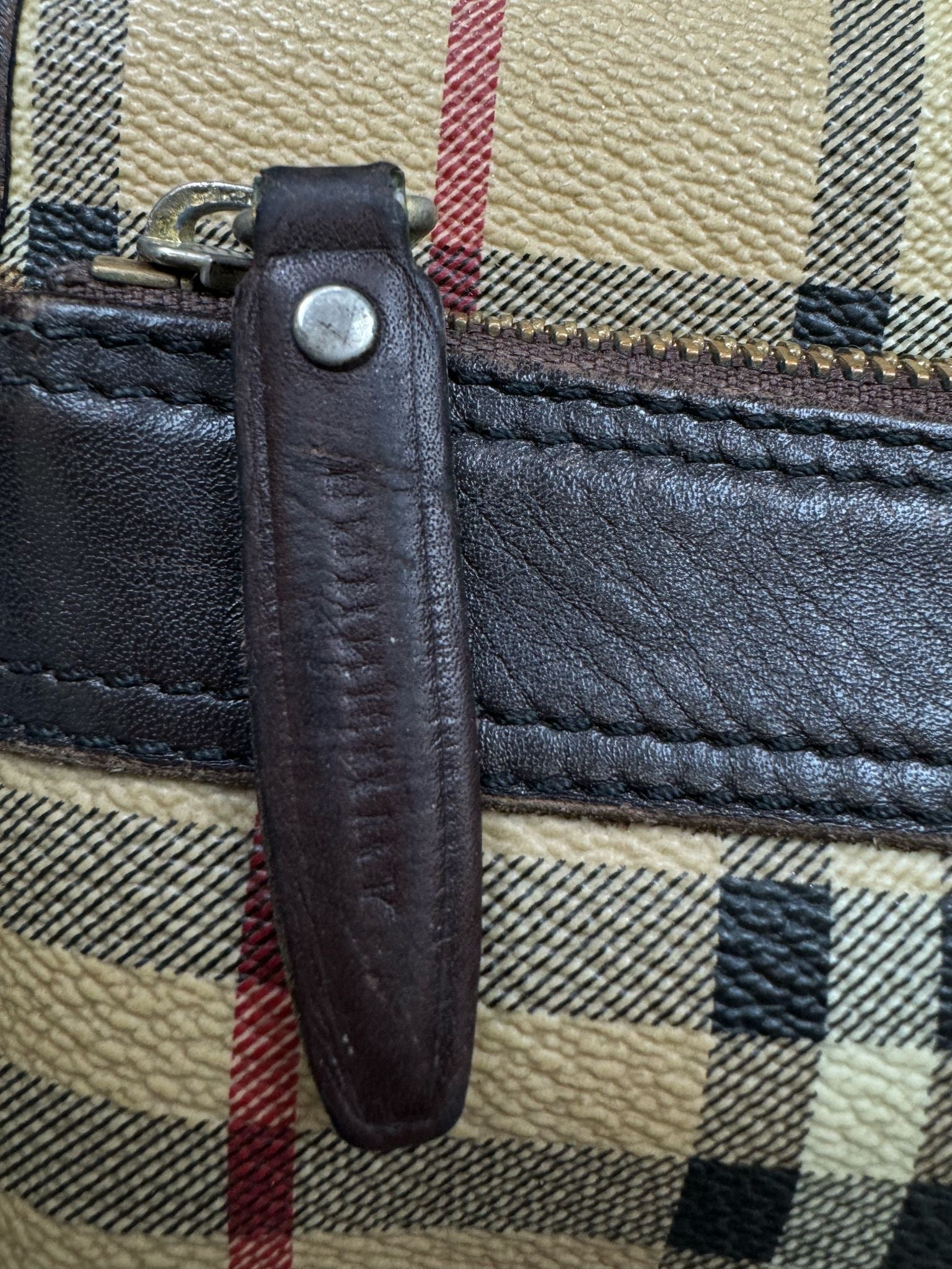 vintage Burberry slingbag