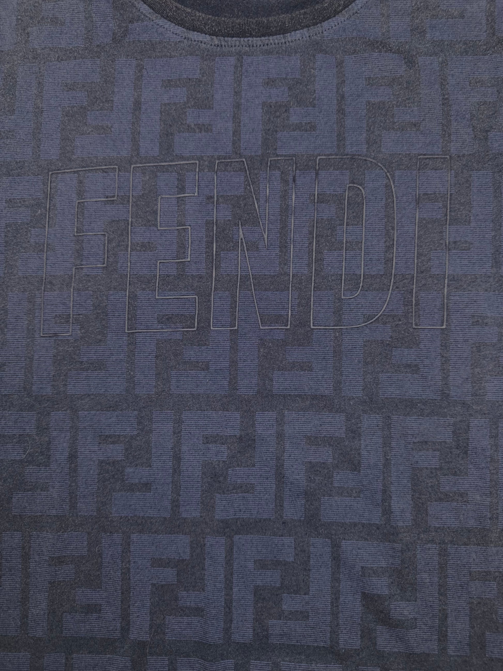 vintage Fendi t-shirt {M}