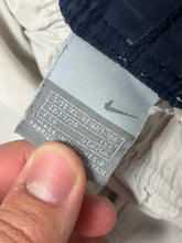 Carregar imagem no visualizador da galeria, vintage white Nike trackpants {XL}
