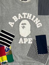 Lade das Bild in den Galerie-Viewer, vintage BAPE a bathing ape sweater {M}
