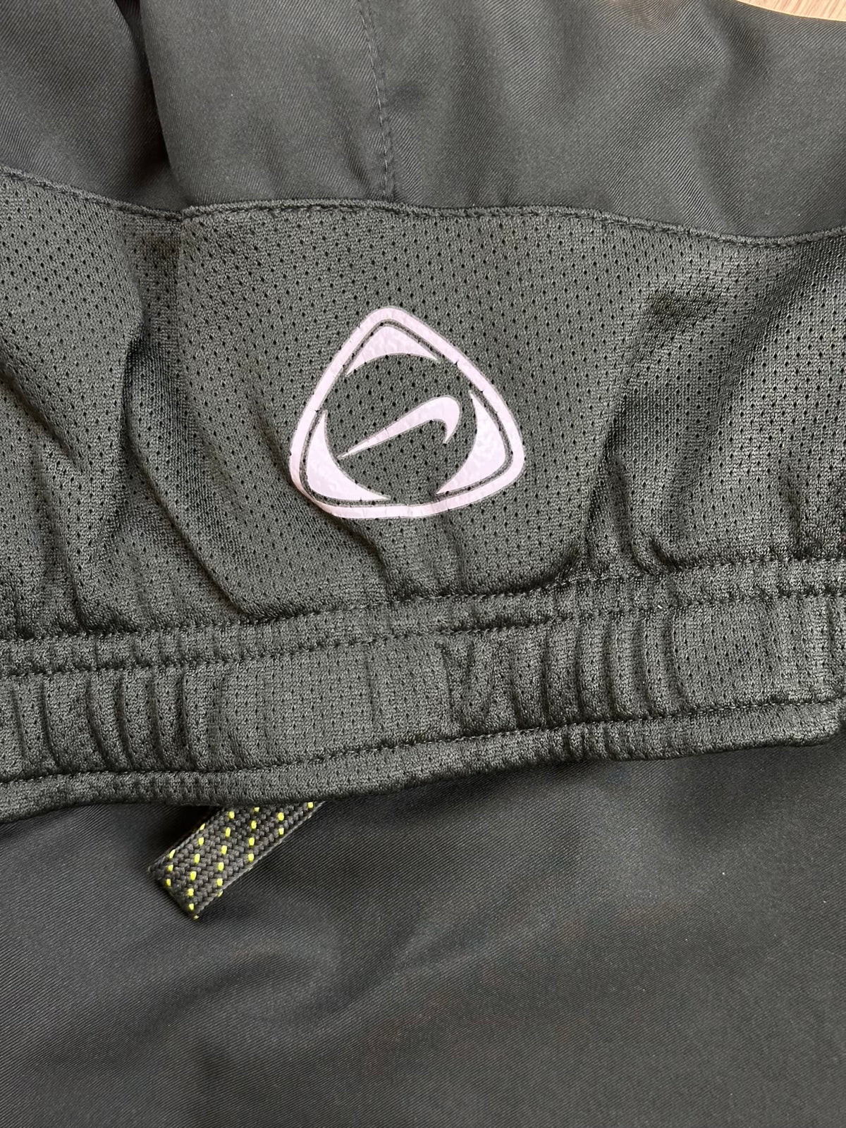 vintage Nike shorts {M}