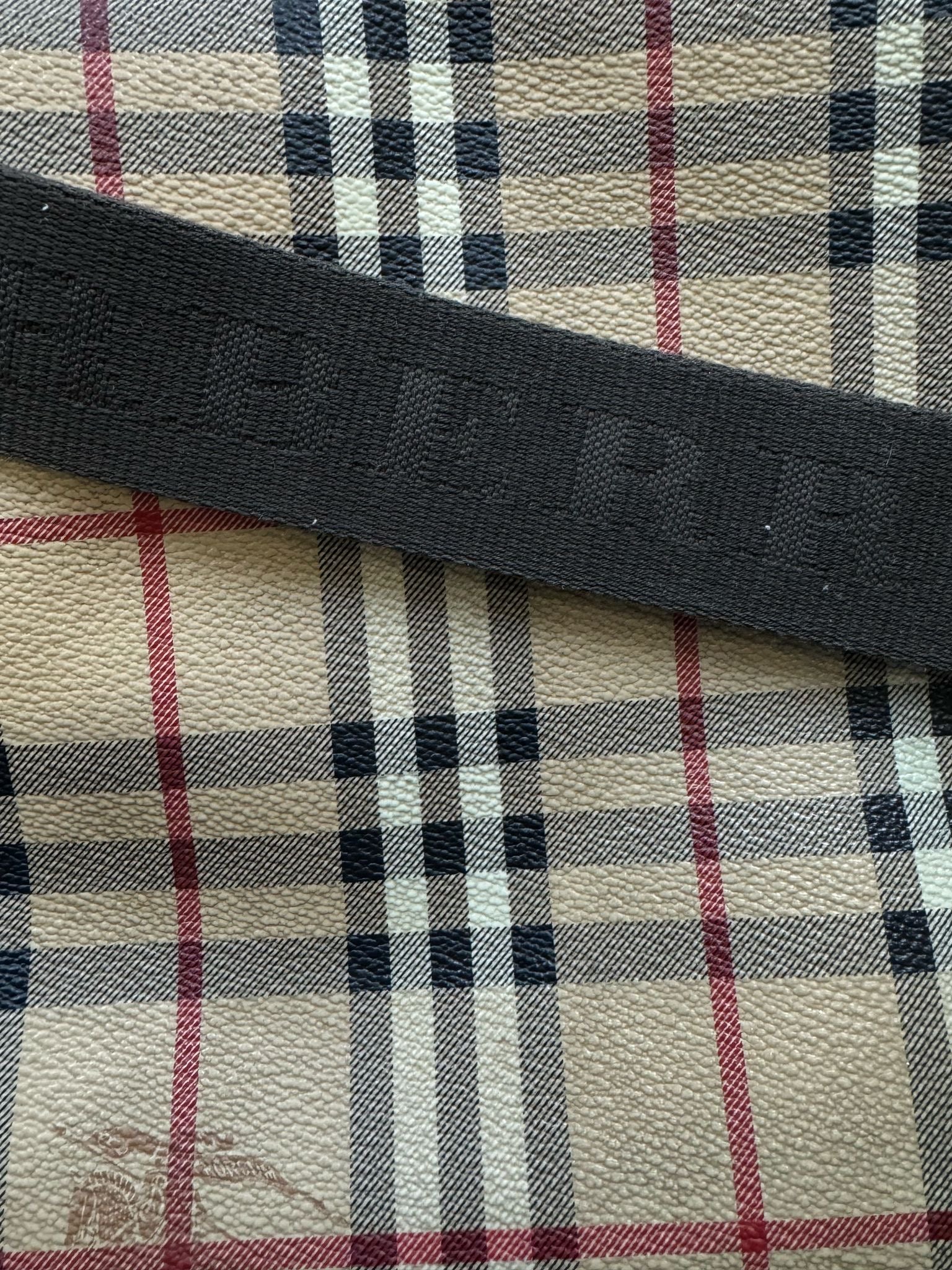 vintage Burberry slingbag