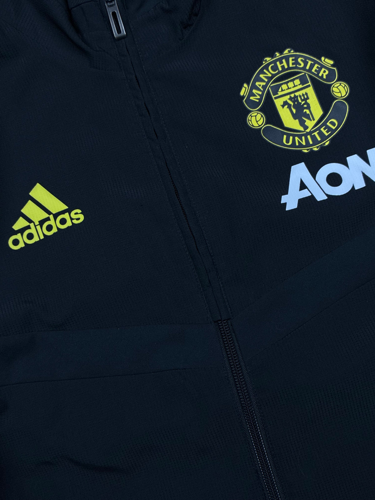 black Adidas Manchester United windbreaker {XS}