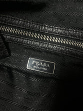 Carregar imagem no visualizador da galeria, vintage Prada slingbag
