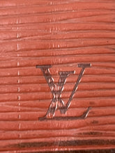 Carregar imagem no visualizador da galeria, vintage Louis Vuitton wallet
