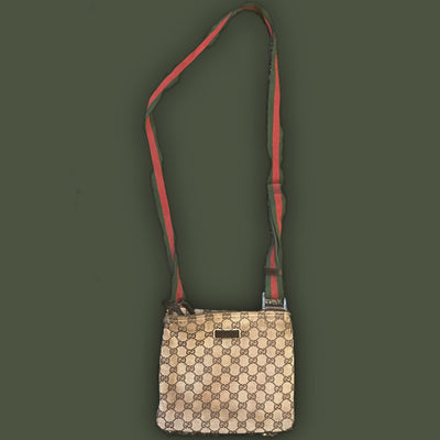 vintage Gucci slingbag