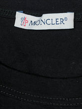 Carregar imagem no visualizador da galeria, vintage Moncler t-shirt {L}
