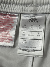 Load image into Gallery viewer, vintage Adidas Manchester United shorts {S}
