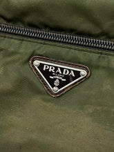 Carica l&#39;immagine nel visualizzatore di Gallery, vintage Prada slingbag
