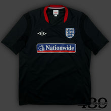 Carica l&#39;immagine nel visualizzatore di Gallery, vintage Umbro England trainingjersey {M}
