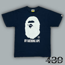 Lade das Bild in den Galerie-Viewer, vintage BAPE a bathing ape t-shirt {M}
