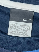 Cargar imagen en el visor de la galería, vintage Nike jersey {S}
