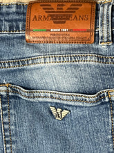 Carregar imagem no visualizador da galeria, vintage Emporio Armani jeans {L}
