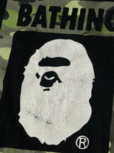 Carregar imagem no visualizador da galeria, vintage BAPE a bathing ape t-shirt {L}
