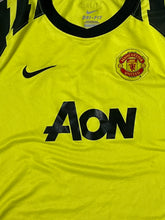Cargar imagen en el visor de la galería, vintage Nike Manchester United 2010-2011 3rd Goalkeeper jersey {XS}
