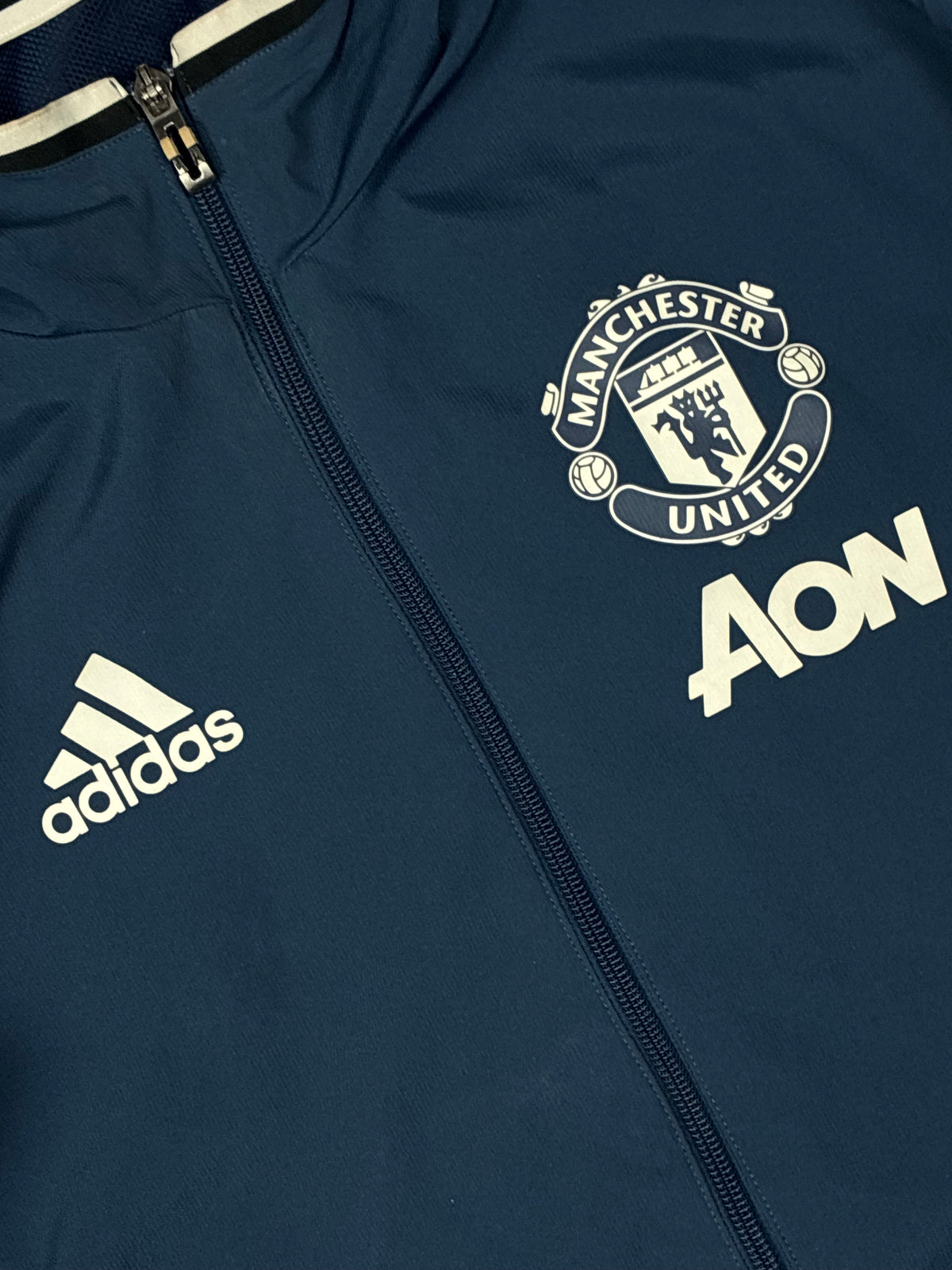 navyblue Adidas Manchester United windbreaker {S}