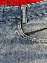 Carregar imagem no visualizador da galeria, vintage Burberry jeans {L}

