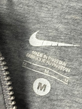 Lade das Bild in den Galerie-Viewer, vintage Nike spellout sweatjacket {M}
