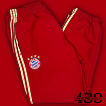 Load image into Gallery viewer, vintage Adidas Fc Bayern Munich trackpants {XL}
