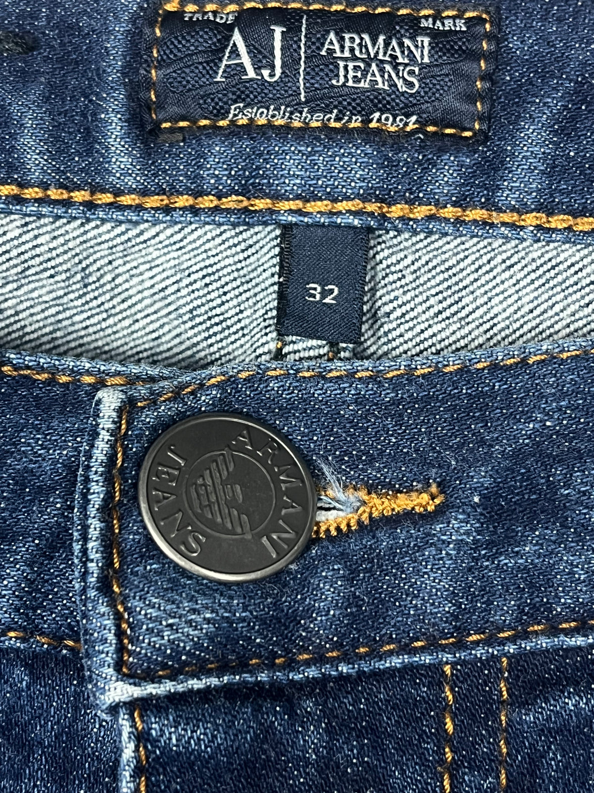 vintage Armani jeans {M}